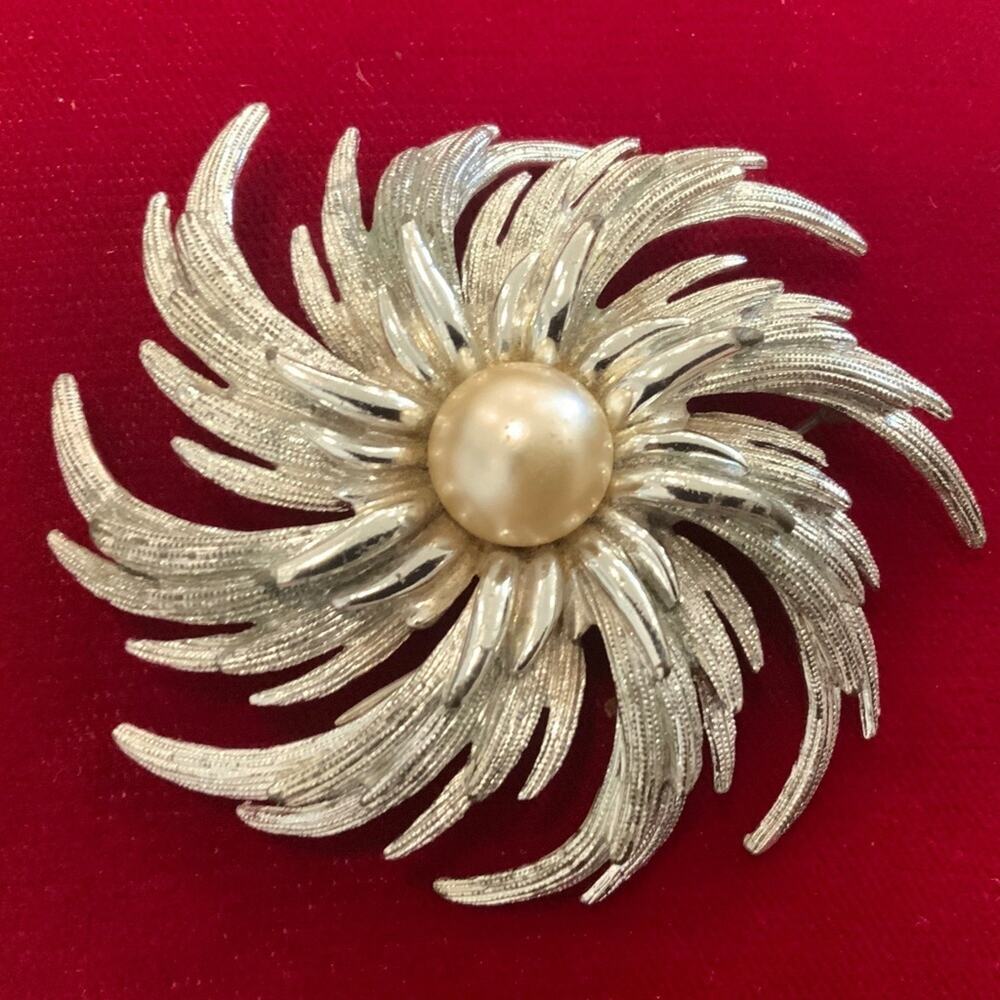 Vintage Signed Sarah Coventry Brooch